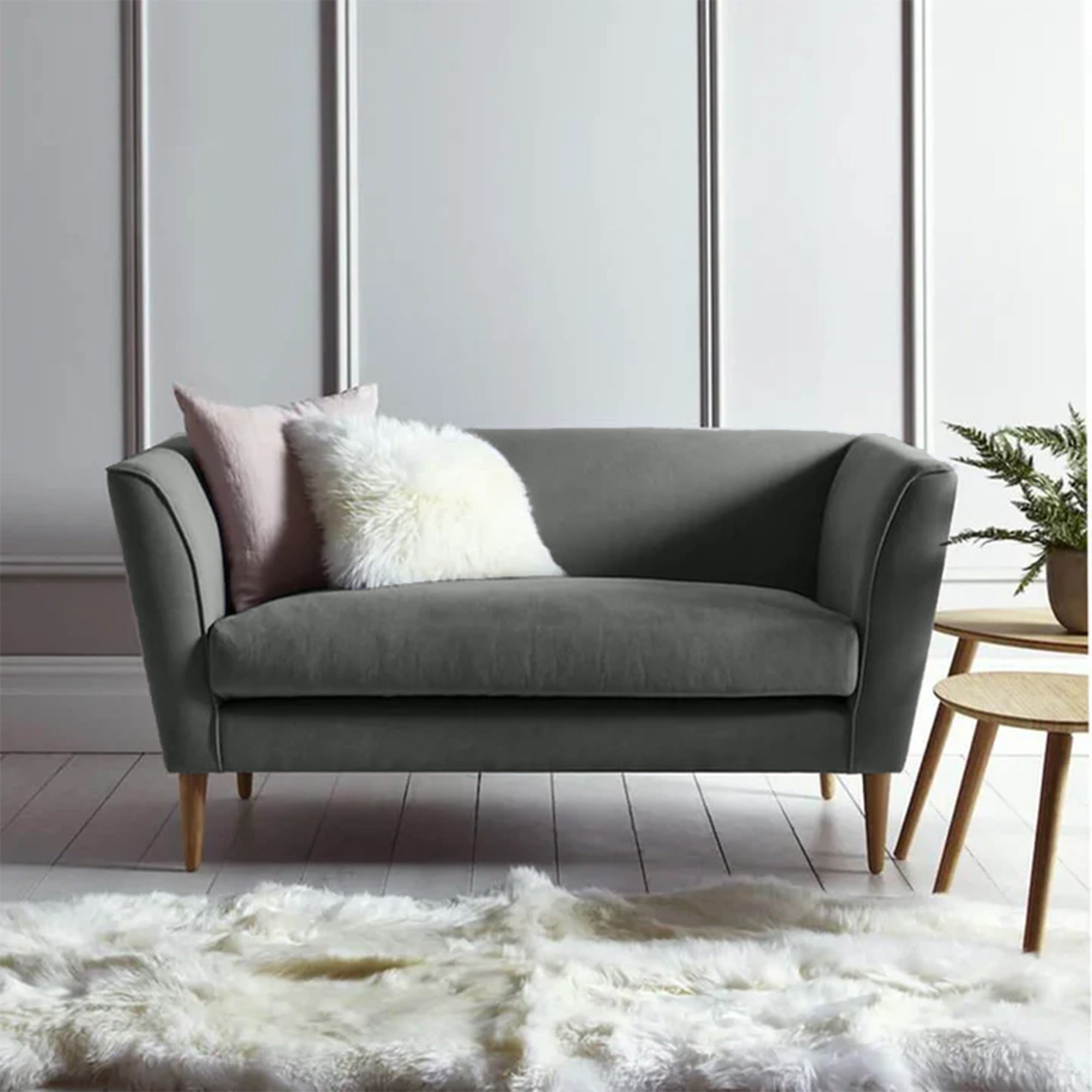 كنبه صغيره رمادي بأرجل خشبية – sz437